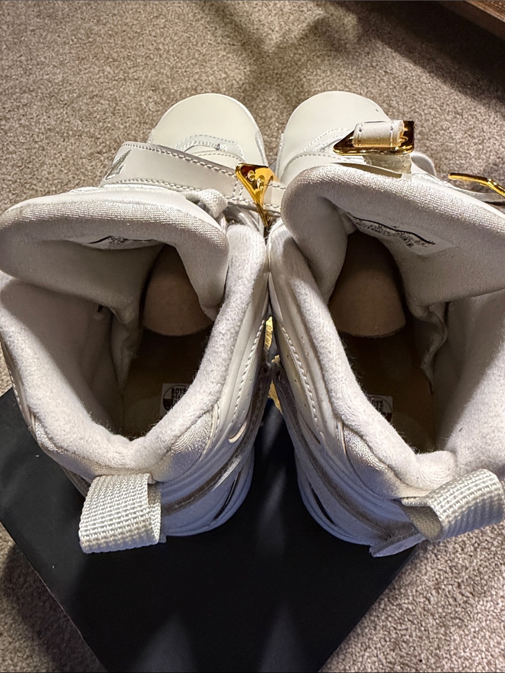Jordan Retro 8 Champagne Pack Celebration Kids White and Gold High-Top Sneakers - Picture 4 of 10